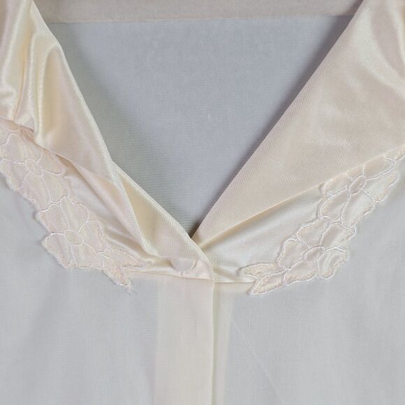 Vanity Fair Yellow Satin Lace Robe Medium Vintage Nylon Button Front USA Made - Picture 8 of 12